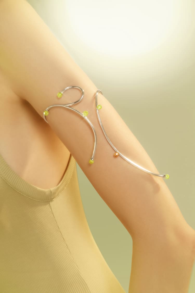 Bracciale da braccio in argento con cristalli di topazio e opale