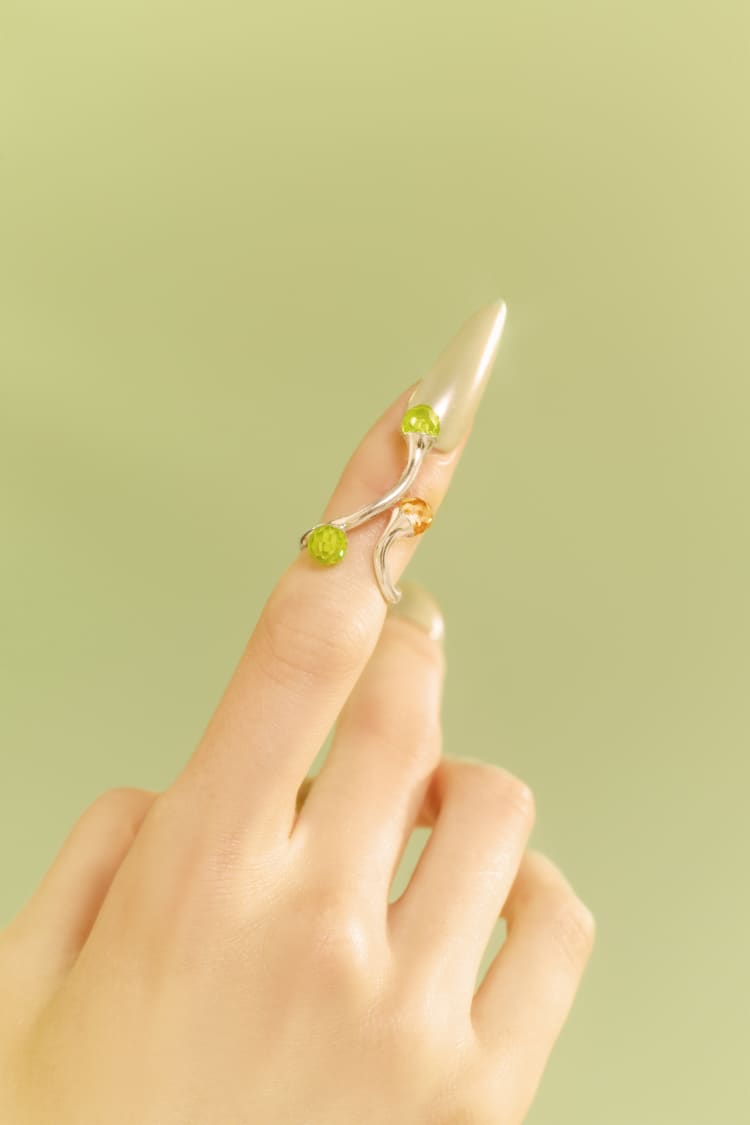 Anello midi bold in argento con cristalli di topazio e opale