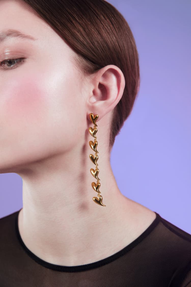 Catena per orecchino con cuore Love in oro