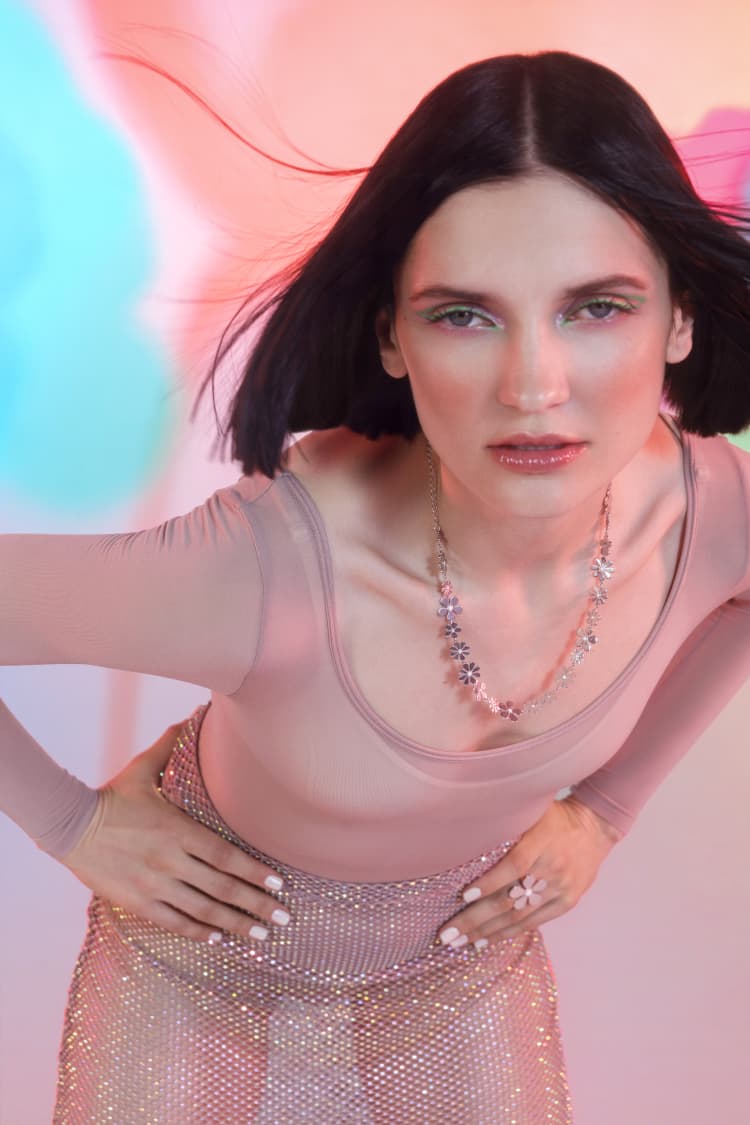 Collana girocollo in argento con fiore