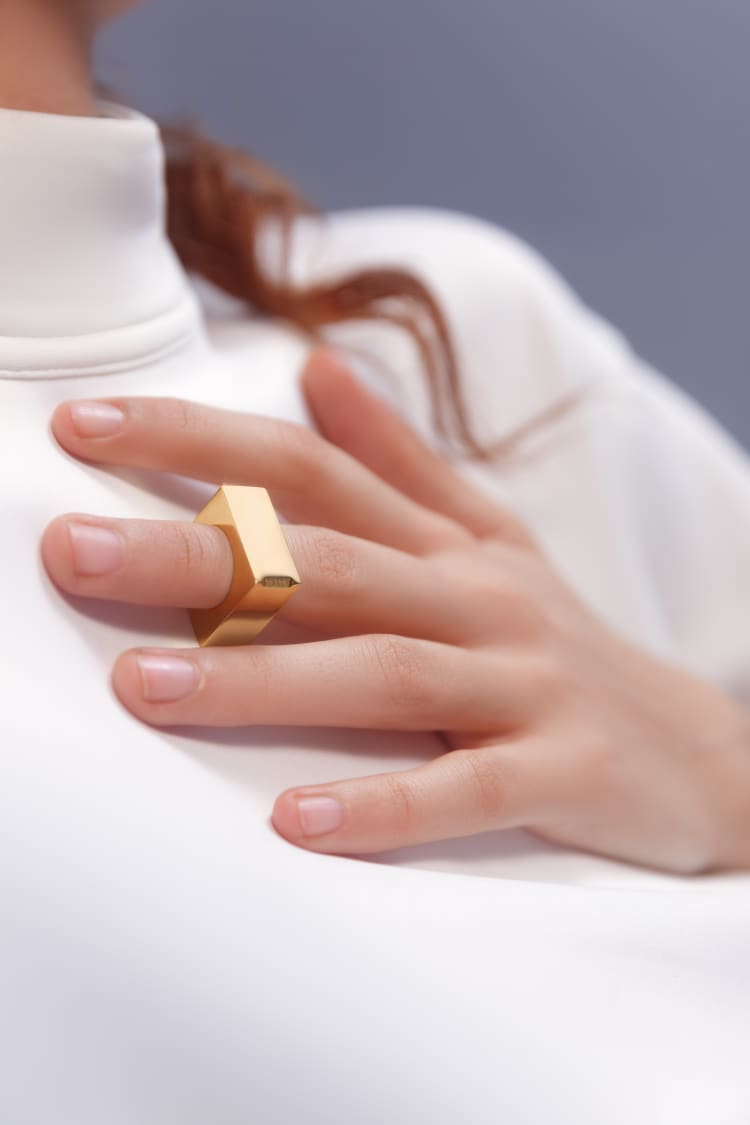 Anello quadrato in oro