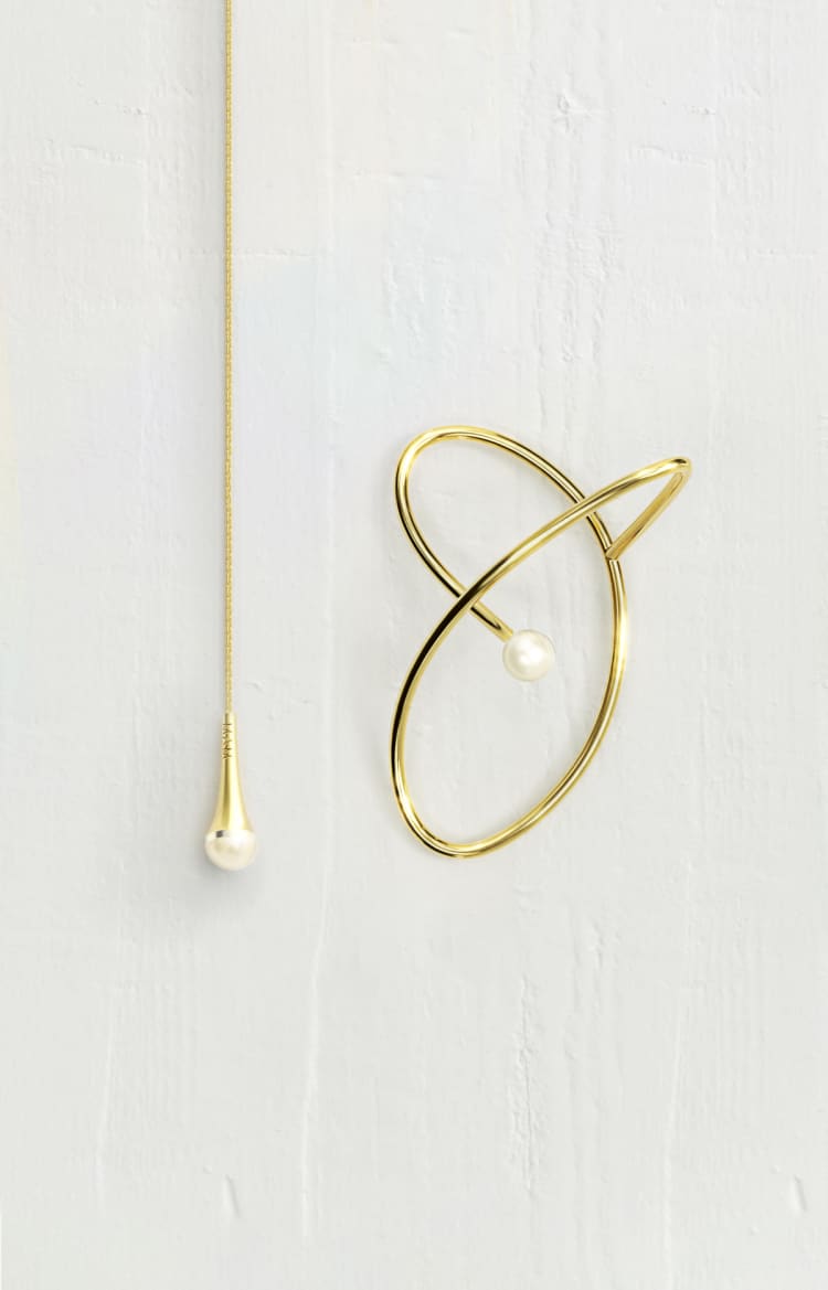 Ear cuff in oro con perla e catena