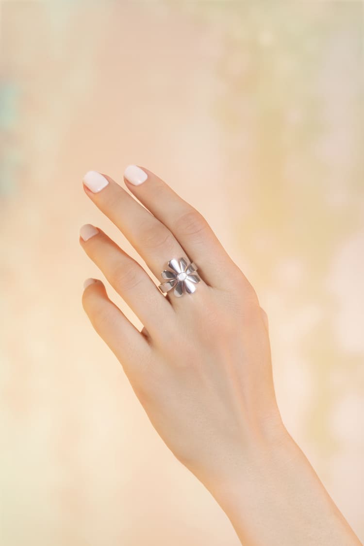 Anello floreale in argento