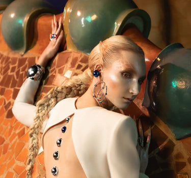 Ear cuff con sfera Casa Batlló in blu