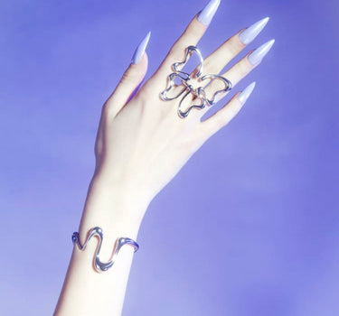 Bracciale rigido in argento “Liquid”