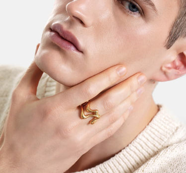 anello scultoreo in oro