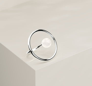 Anello circolare in argento con perla