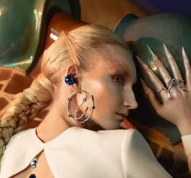 Ear cuff con sfera Casa Batlló in blu