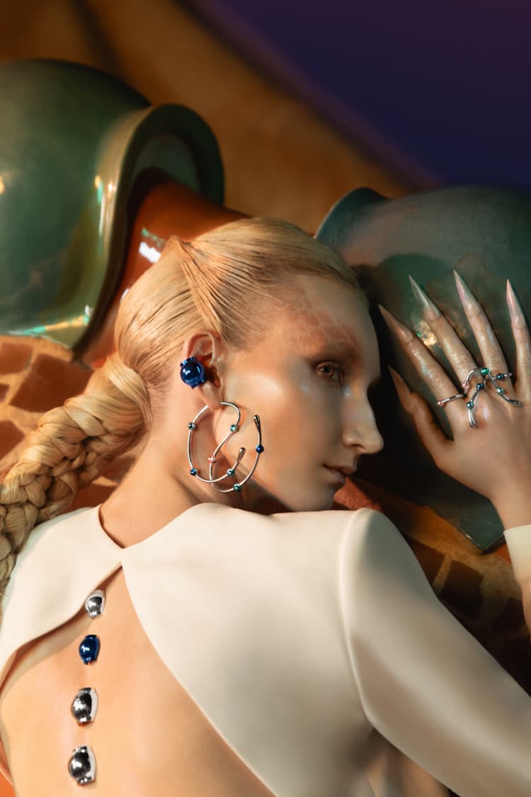 Casa Batlló ball earcuff in blue