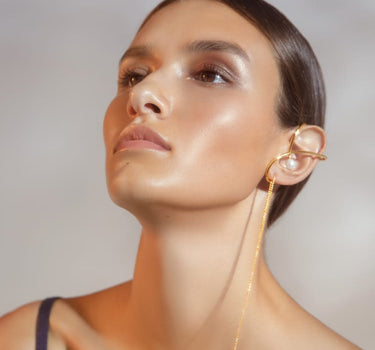 Ear cuff in oro con perla e catena