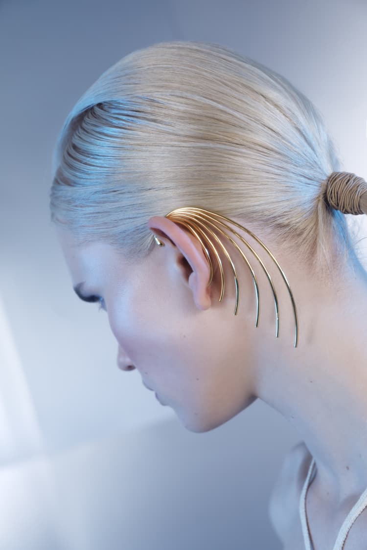 Ear cuff avvolgente in oro