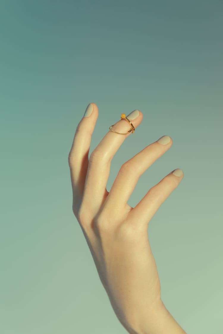 Anello Chiodo in Oro con Catena