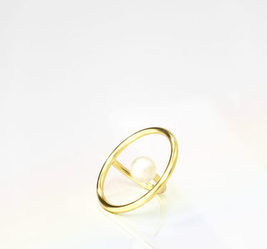 Anello circolare in oro con perla