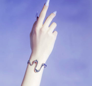 Bracciale rigido in argento “Liquid”