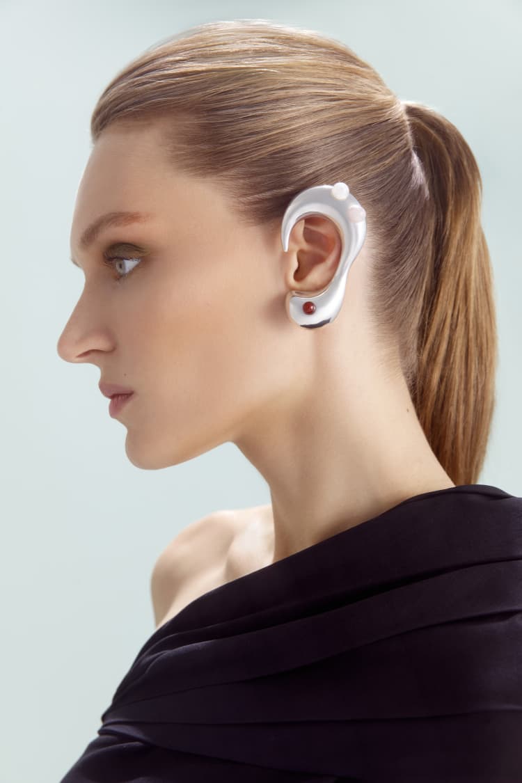 Gioiello auricolare completo in argento con pietre