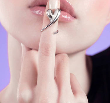 Anello midi in argento a forma di cuore Love