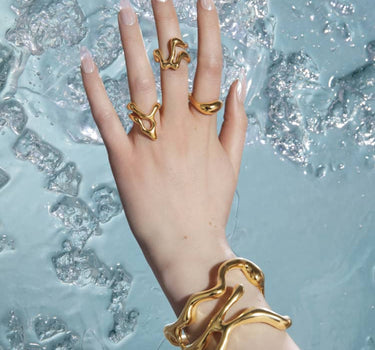 anello scultoreo in oro