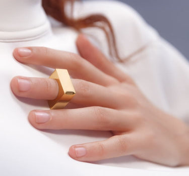 Anello quadrato in oro