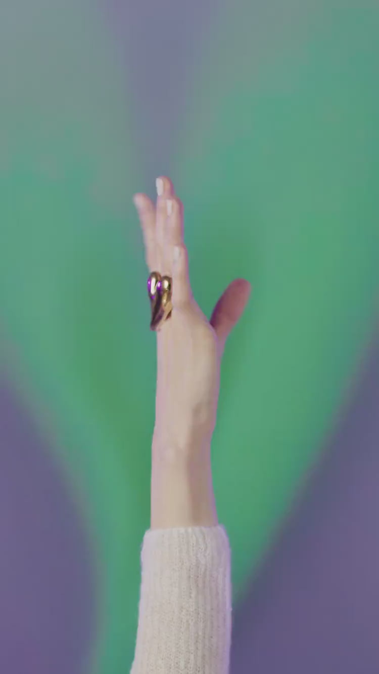 Anello grande in oro a forma di cuore