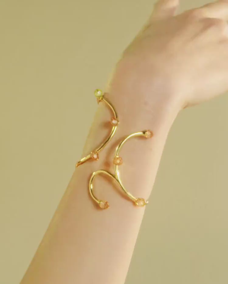 Bracciale rigido bold in oro con cristalli di opale e topazio