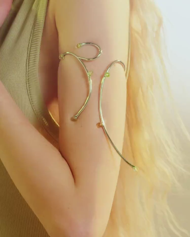 Bracciale da braccio in argento con cristalli di topazio e opale