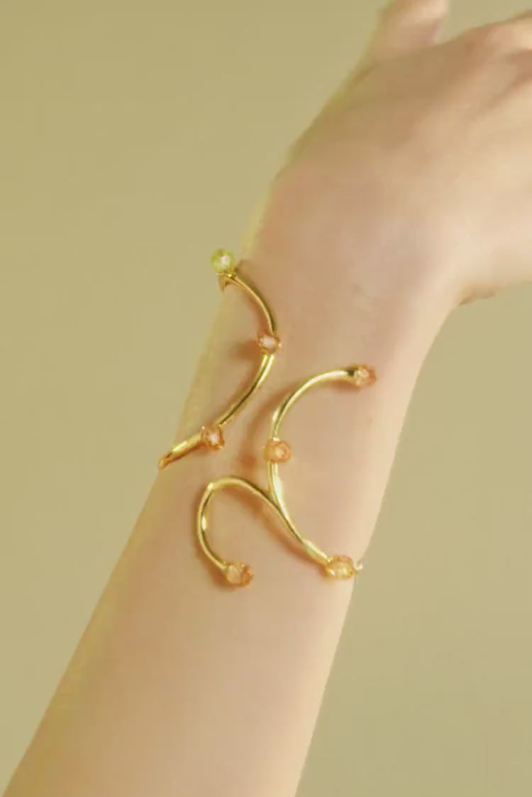 Bracciale rigido bold in oro con cristalli di opale e topazio